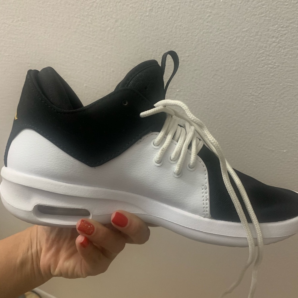 Female Jordans Size 5h (also fits a size 6)